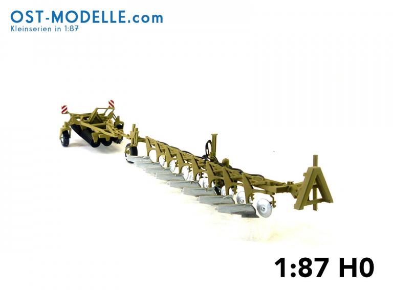 Aufsattelbeetpflug Fortschritt B550 Transportstellung siena